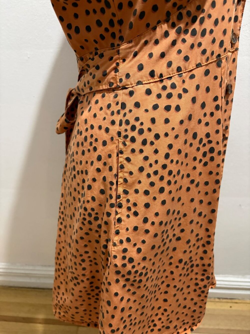 Marine Layer Camila cap sleeve minidress in orange with black dot print - Picture 6 of 10